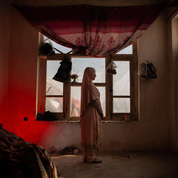KIANA HAYERI – No Woman's Land