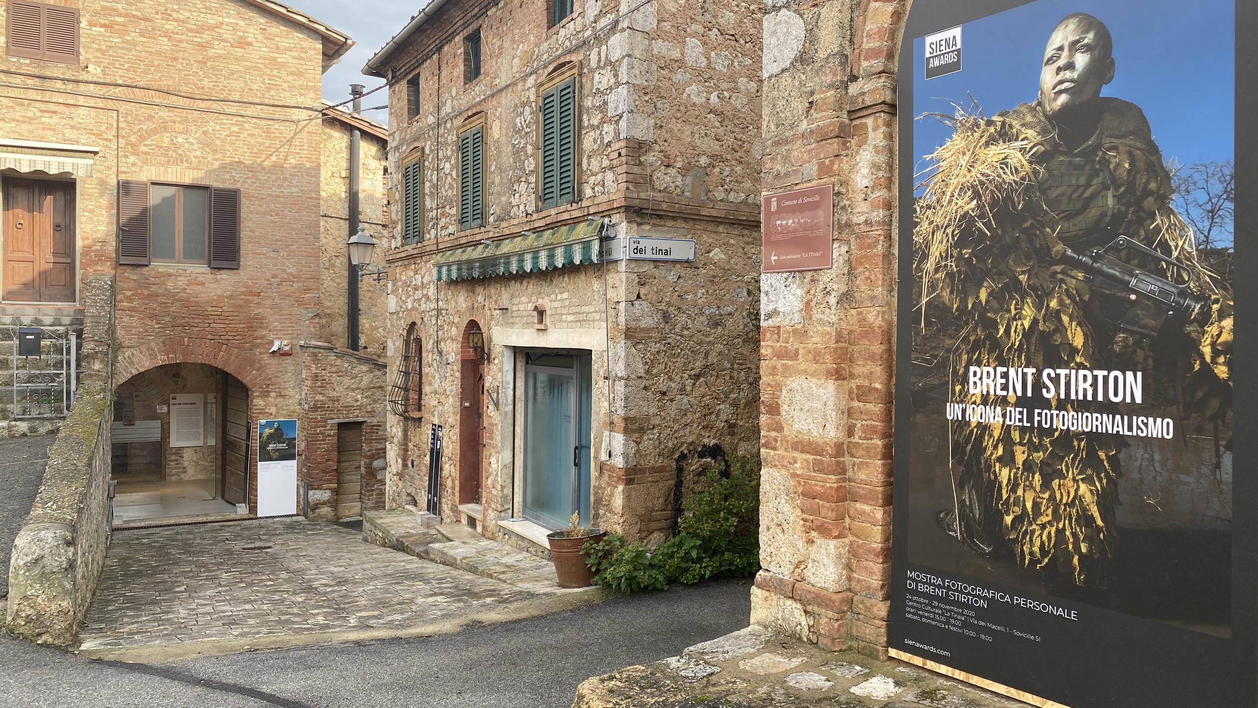 The "Brent Stirton, an icon of photojournalism” exhibition at Cultural Center “La Tinaia” - Comune di Sovicille